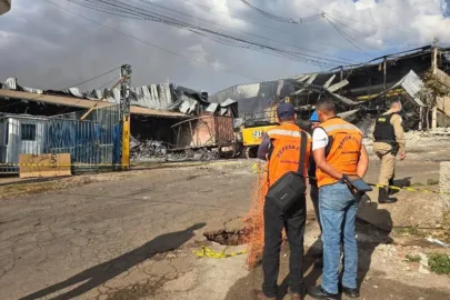 Defesa Civil retira moradores após incêndio em fábrica de BH
