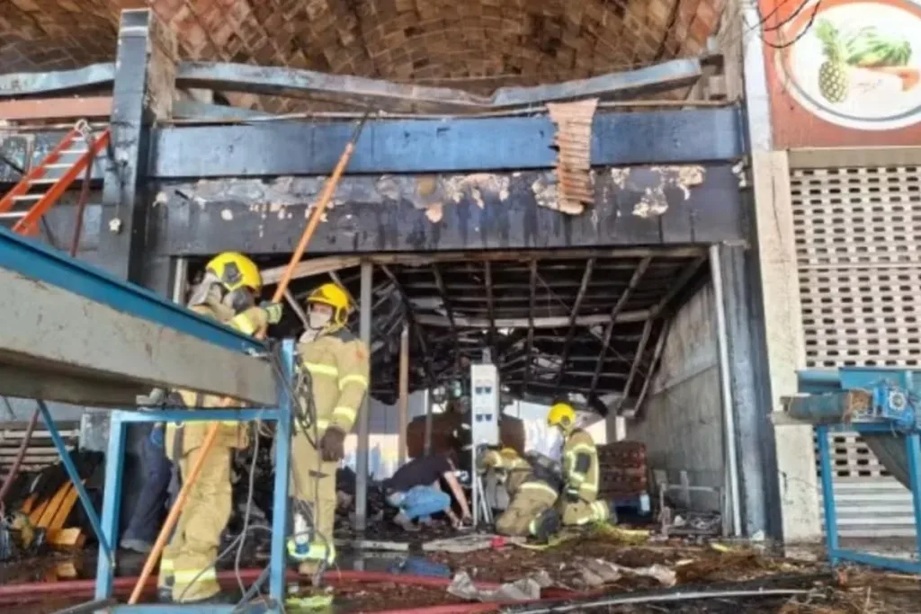 Depósito de frutas fica destruído após incêndio na Ceasa, em Goiânia