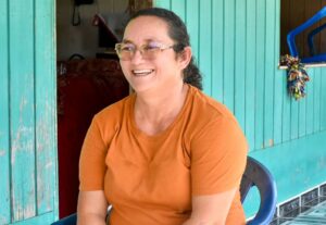 Leide Costa, 53 anos, é professora e também trabalha com a criação de porcos.