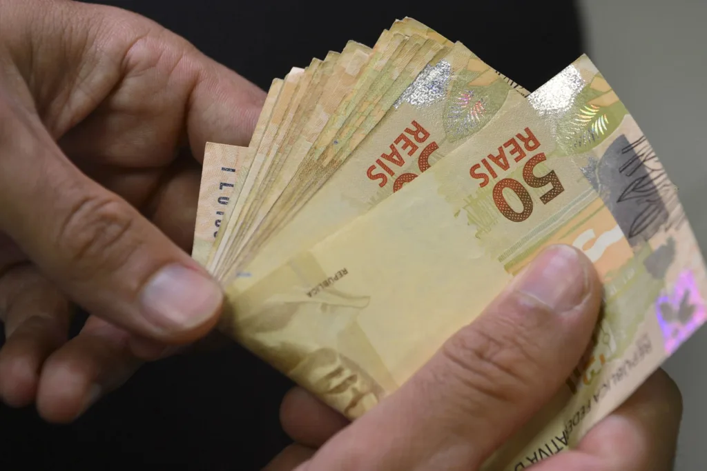 Renda média do trabalhador no Acre cresce 6% em 14 anos, aponta IBGE.