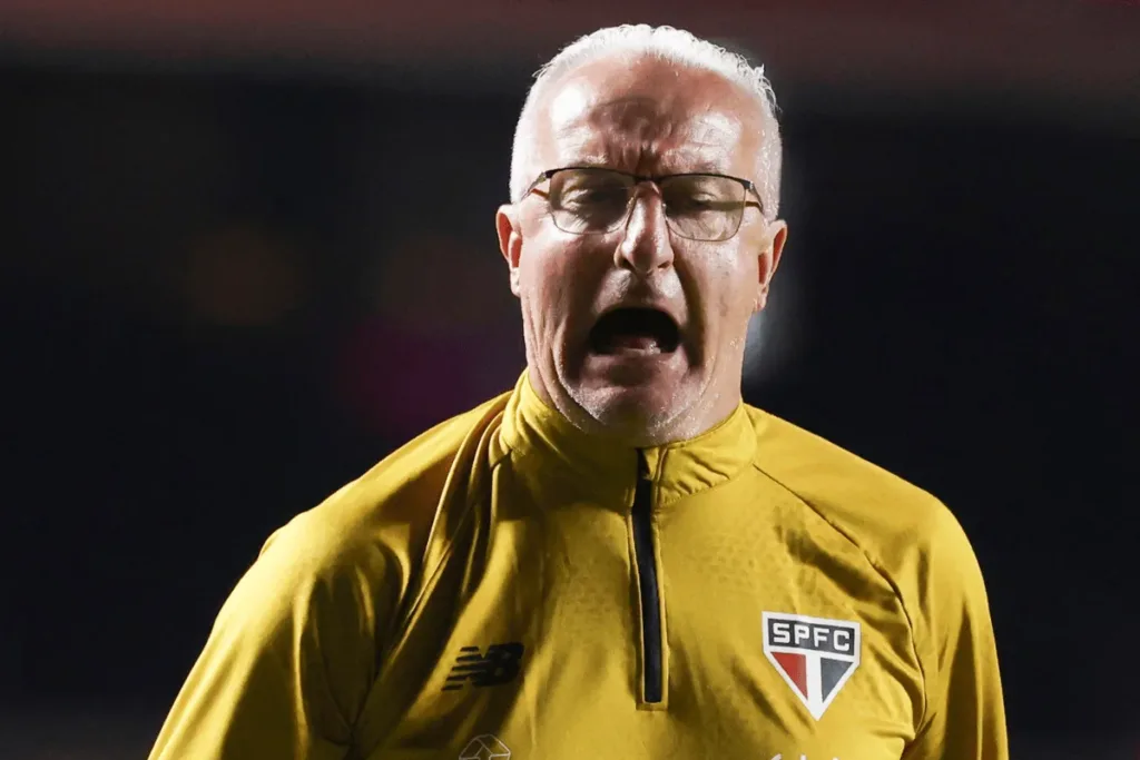 Dorival Júnior elogia entrega do São Paulo e pede constância ao elenco