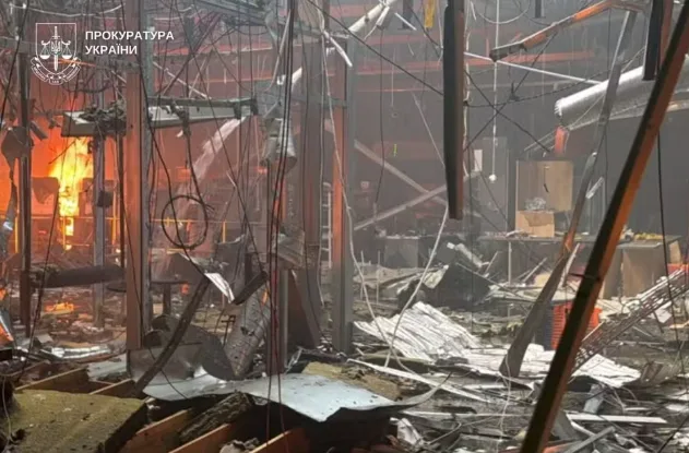 Drones russos atacam shopping na Ucrânia e deixam 14 mortos e quase 100 feridos