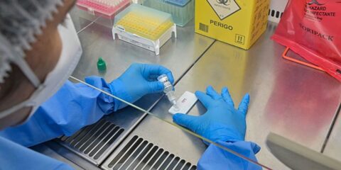 Anvisa atualiza regras sobre controle de qualidade em laboratórios