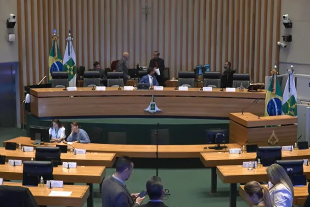 Em ritmo eleitoral, apenas 7 dos 23 distritais comparecem para sessão