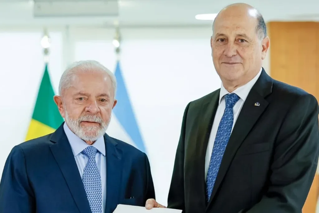 Embaixador argentino no Brasil deve voltar a Buenos Aires após crise