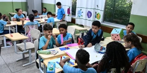 Ensino integral acelera aprendizado de vulneráveis