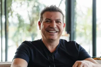Ex-jogador Luizão é acusado de agredir namorada em SP