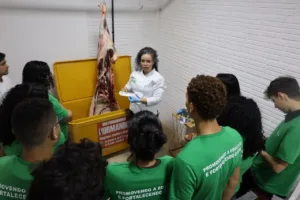 Com vagas esgotadas em 10 minutos, curso de corte de carnes do Senar capacita produtores na Expoacre.
