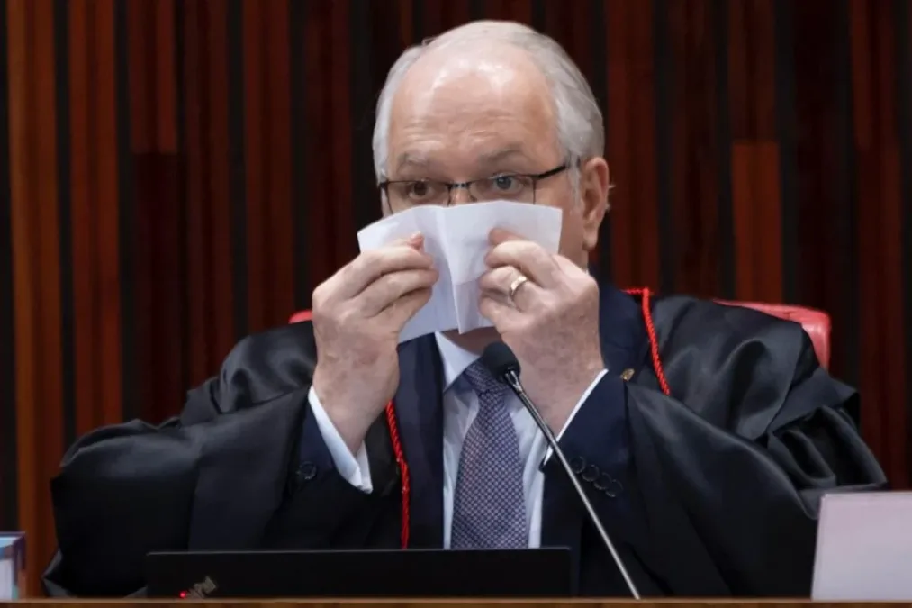 Fachin não é massoterapeuta para fazer distensão com o diretor da PF