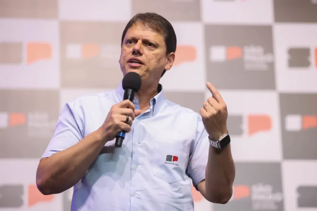 Favorito, Tarcísio inicia campanha em busca de votos da Grande SP