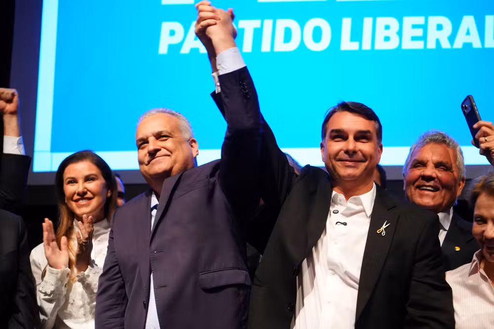 Flávio Bolsonaro declara R$ 8,2 milhões em bens ao TSE; patrimônio cresce 370%