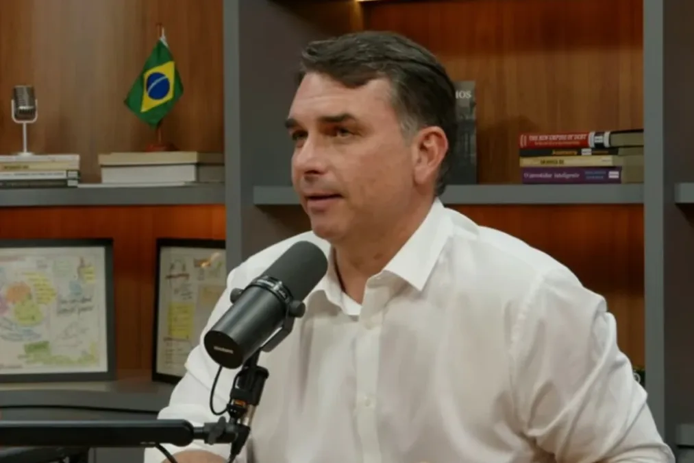 Flávio Bolsonaro diz que indígena não quer ser "animal de zoológico"