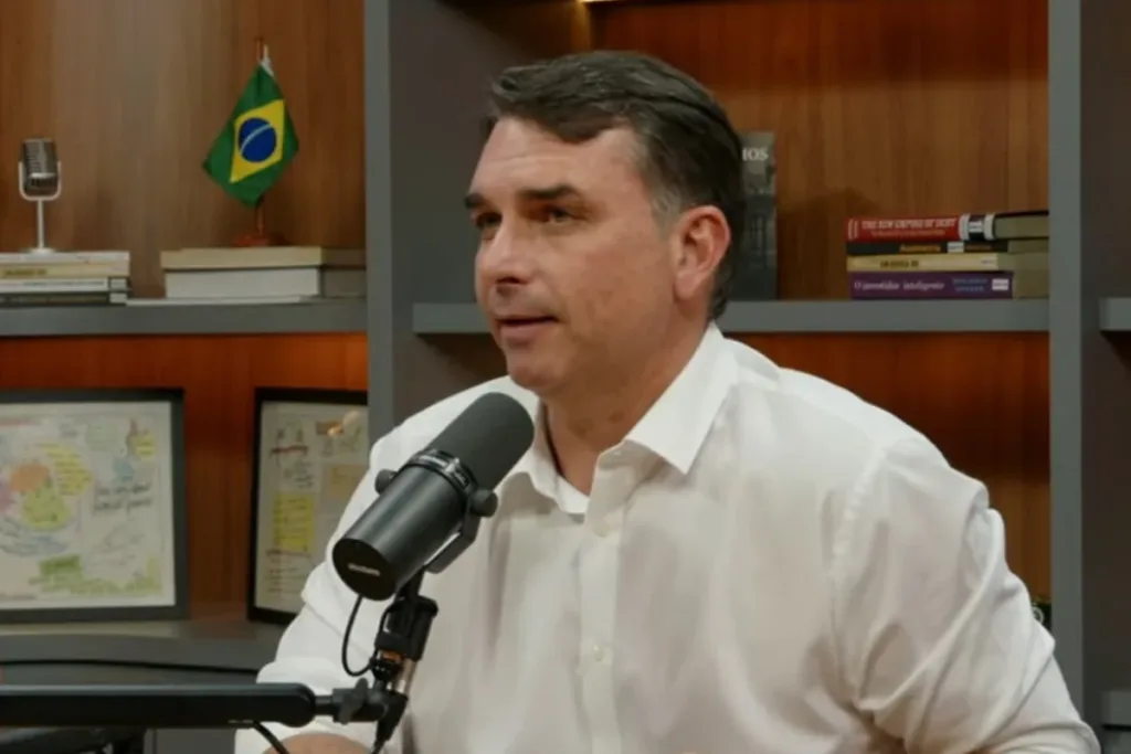 Flávio Bolsonaro diz que indígena não quer ser "animal de zoológico"