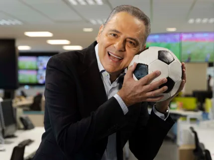 Luís Roberto retorna às transmissões na TV Globo após tratamento contra o câncer