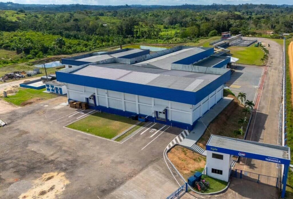 Fachada do frigorífico BMG Foods no município de Tarauacá, no Acre.