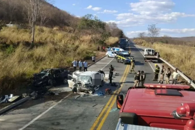 Fuga de abordagem termina em acidente com ao menos 7 mortos em MG