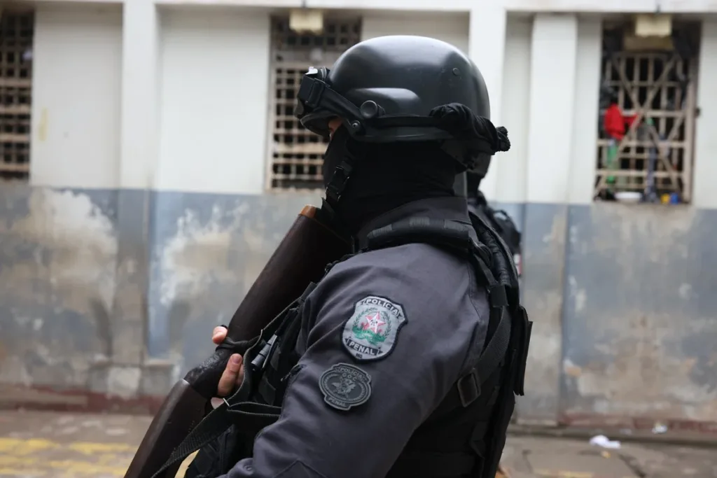 Fugas em série acendem alerta e expõem abandono dos presídios de Minas