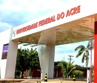 Estudantes cobram Ufac apos Central de Fotocopias parar de funcionar no campus em Rio Branco.
