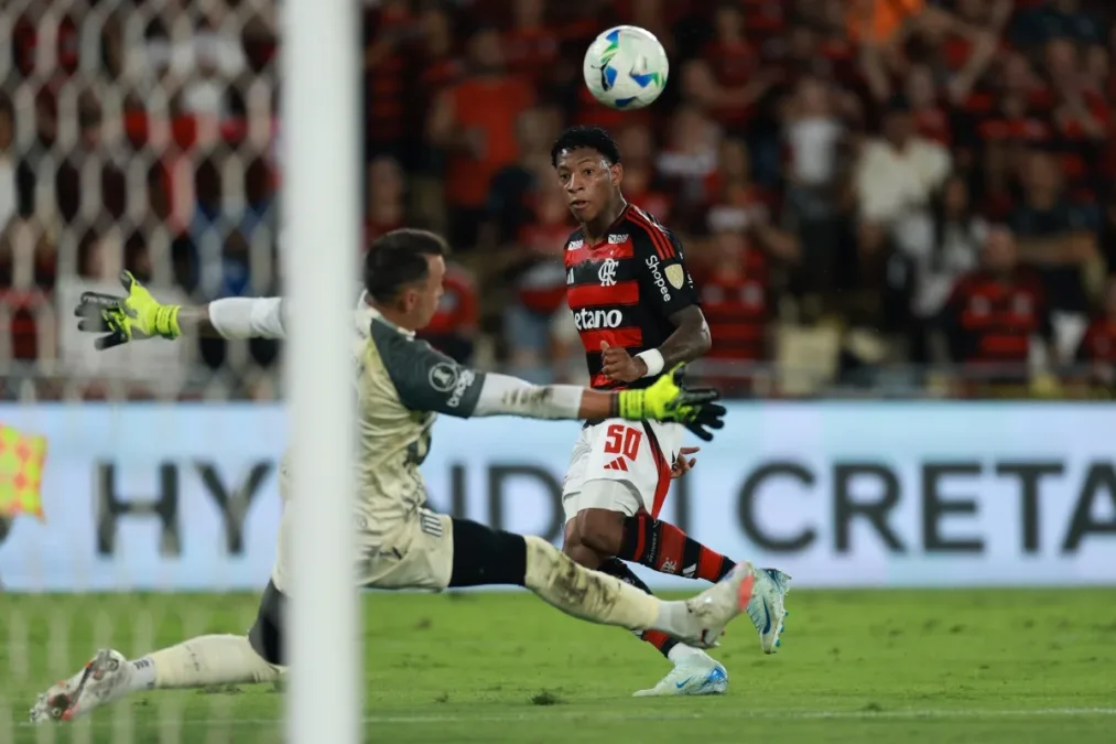 Gonzalo Plata se despede da torcida do Flamengo: "Fizemos história juntos"
