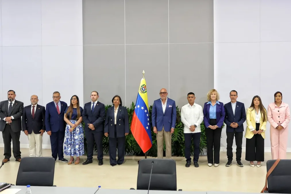 Governo Trump inicia reuniões em Caracas por transição na Venezuela