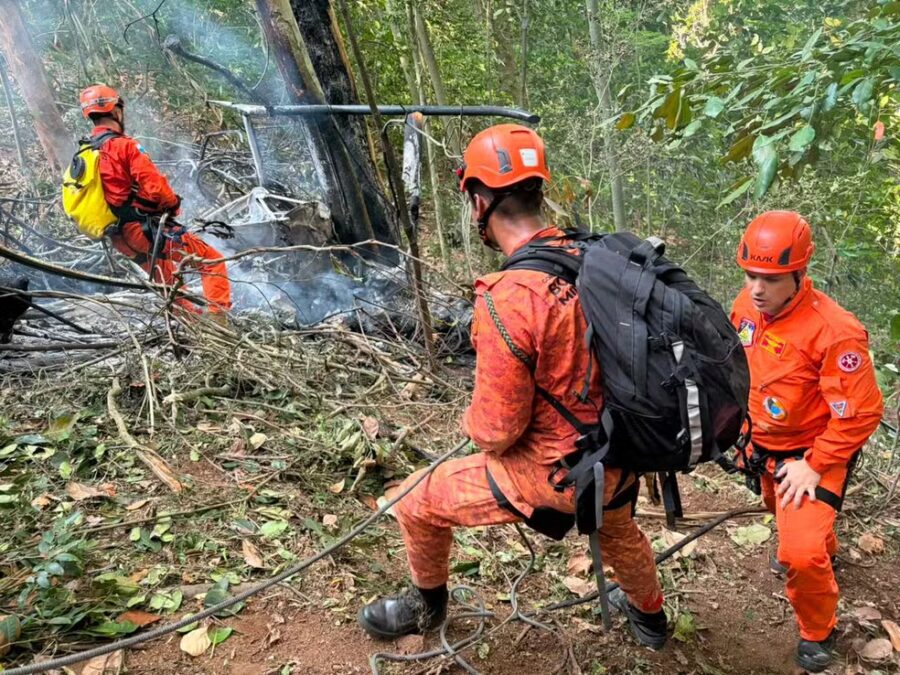 Helicóptero cai na Floresta da Tijuca e mata quatro pessoas; vítimas eram turistas