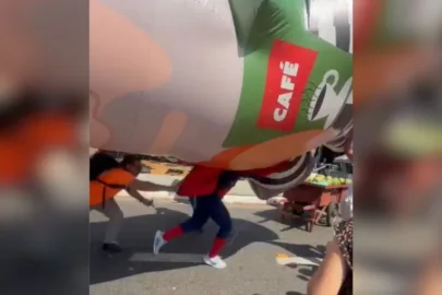 Homem-aranha do PSol fura Pixuleco e gera briga com 007 do Novo na Paulista