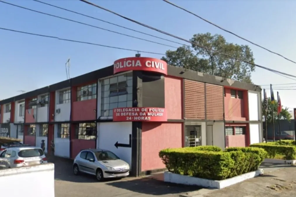 Homem disfarçado de gari é preso após atirar na cabeça da ex-mulher