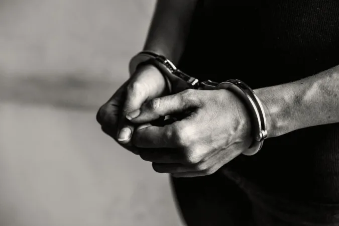 Homem é condenado a 35 anos por tentar matar companheira a tijoladas