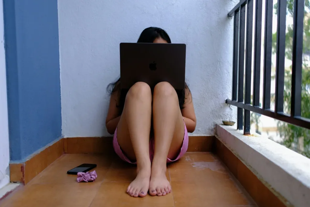 IDP Debates: como proteger as mulheres no ambiente digital?