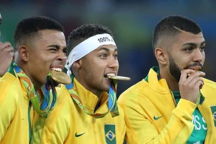 Gabriel Jesus celebra uma década do primeiro ouro olímpico do futebol brasileiro