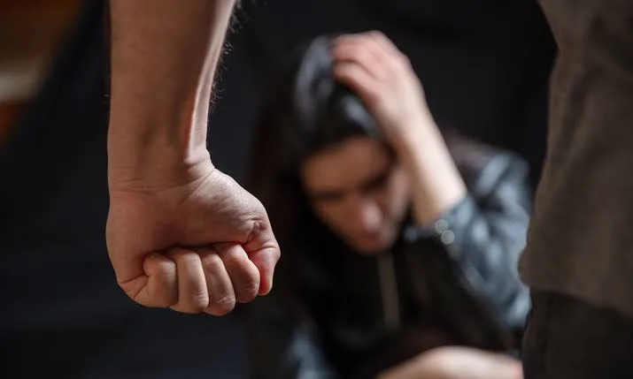 Homem é preso após agredir companheira por ciúmes na zona rural de Cruzeiro do Sul