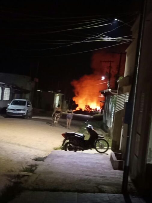 Incêndio no bairro Ana Vieira em Sena Madureira preocupa moradores