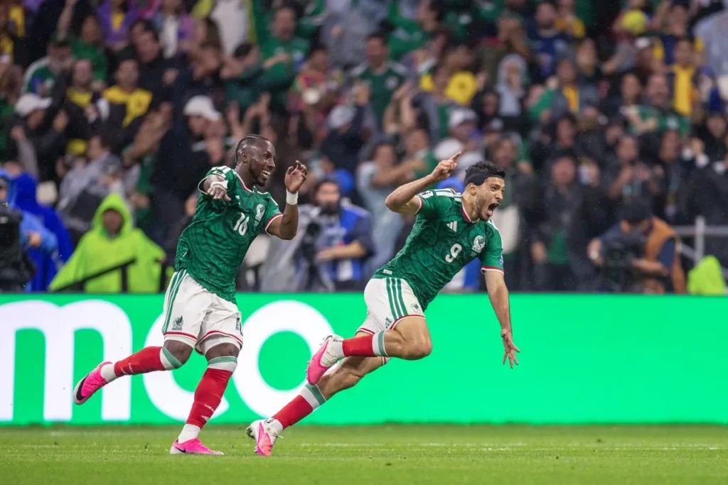 Infantino promete levar México à Conmebol caso reeleito; confira