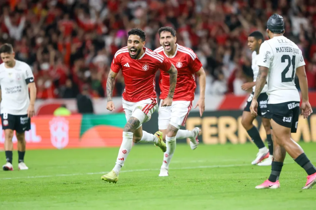 Internacional domina o Corinthians e vence na Copa do Brasil por 2 x 0