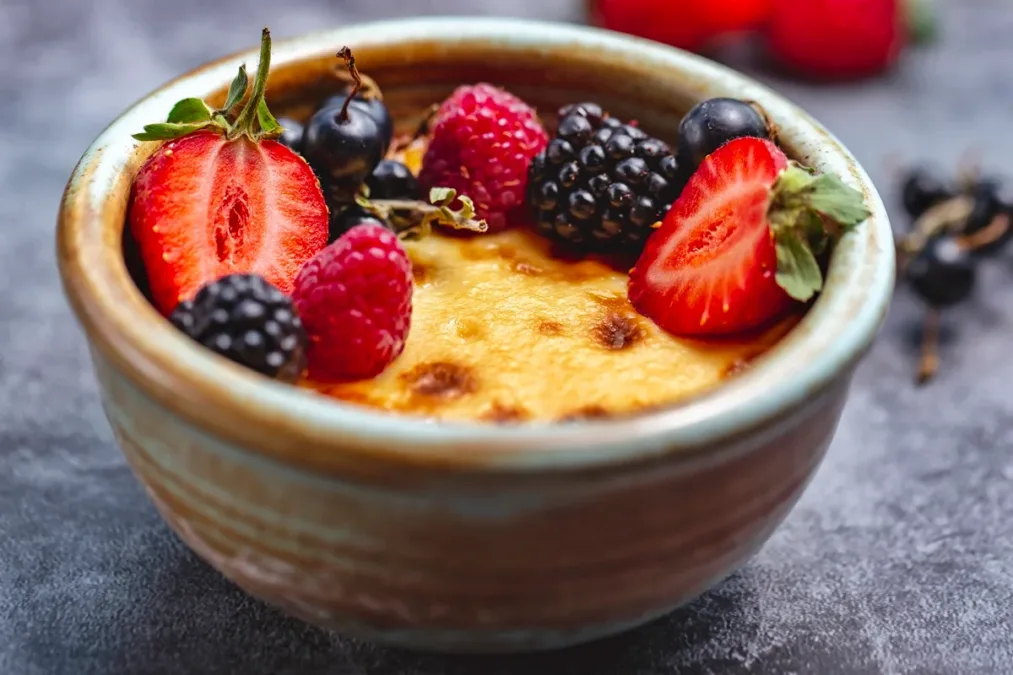 Iogurte assado é receita proteica para a dieta e leva apenas 3 ingredientes