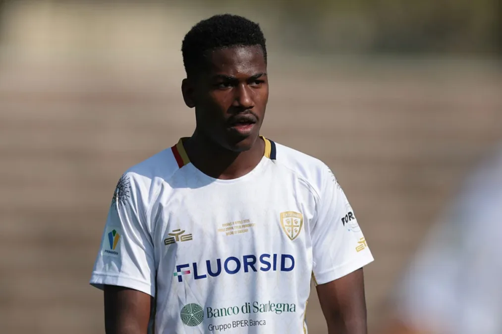 Jogador do Cagliari é internado na UTI após se afogar em piscina