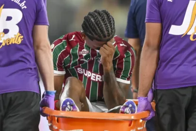 John Kennedy, do Fluminense, passará por cirurgia após lesão no joelho