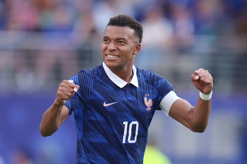 Kylian Mbappé posta foto assistindo a filme sobre Elize Matsunaga