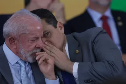 Lula e Alcolumbre retomam relação na véspera da eleição e de olho em 2027
