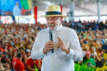 Lula oficializa candidatura à reeleição em convenção do PT em SP