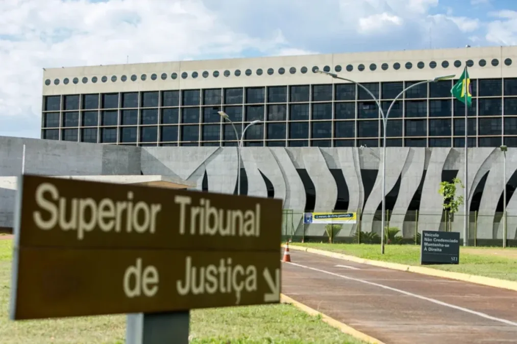 Lula sanciona lei que cria filtro de relevância para recursos no STJ