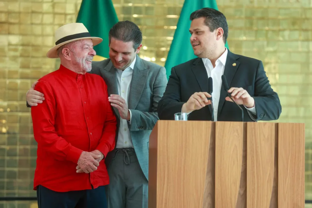 Lula sela paz com Motta e Alcolumbre e abre caminho para pautas eleitorais