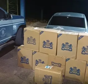 Motorista e flagrado com 5 mil macos de cigarros na BR 364 no interior do Acre pela PRF.