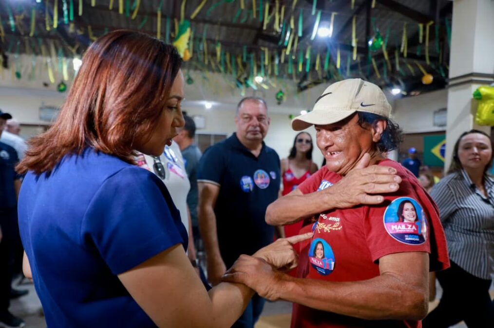 Mailza se reúne com comerciantes no Mercado do 15 e reafirma compromisso com o setor comercial