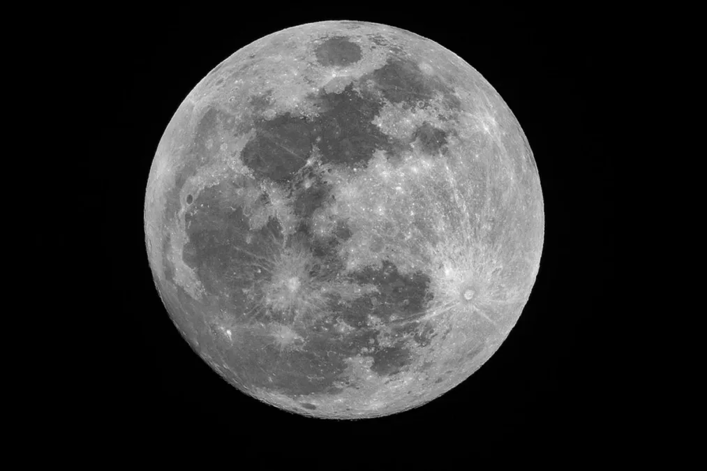Manobra incomum e atividade solar farão foguete da SpaceX bater na Lua