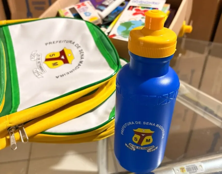 Sena Madureira vai entregar mochilas, fardas e sandálias a estudantes