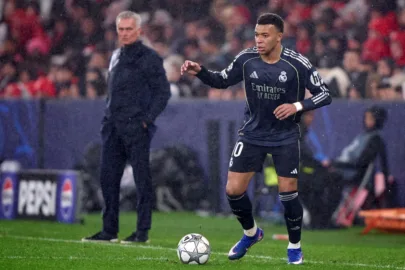Mbappé elogia Mourinho e prevê temporada de títulos no Real Madrid