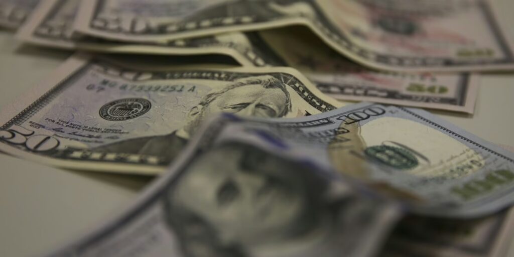 Brasil e EUA retomam negociação após tarifaços de 25% e 12,5%