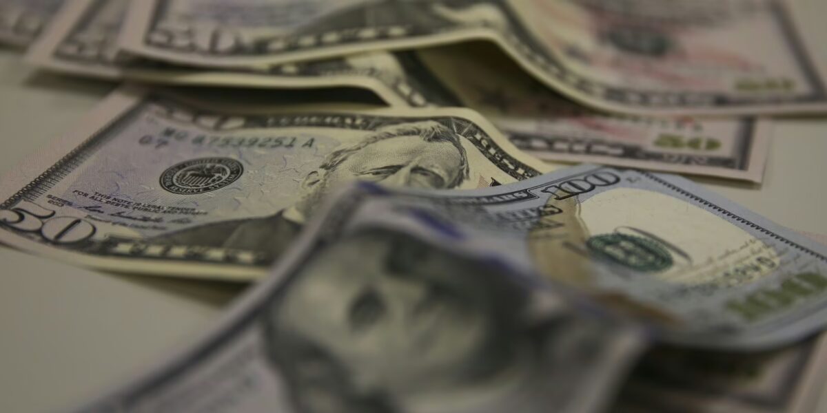 Brasil e EUA retomam negociação após tarifaços de 25% e 12,5%