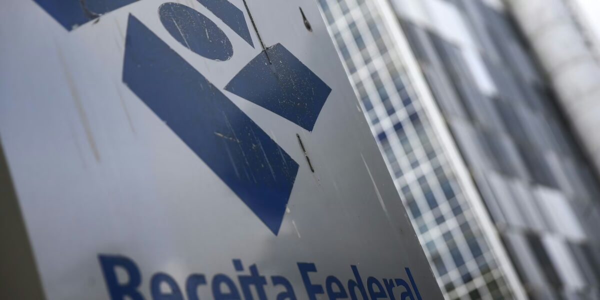 Receita paga nesta segunda último lote de restituição do IR 2026